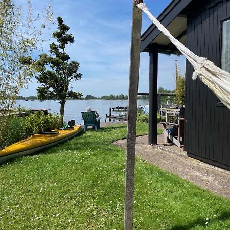 The Outpost - enjoy our charming lakehouse at Reeuwijkse Plassen - near Gouda Villa Buitenkant foto