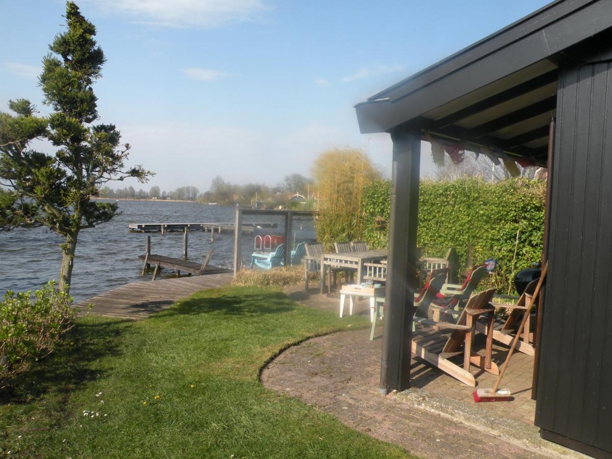 The Outpost - enjoy our charming lakehouse at Reeuwijkse Plassen - near Gouda Villa Buitenkant foto