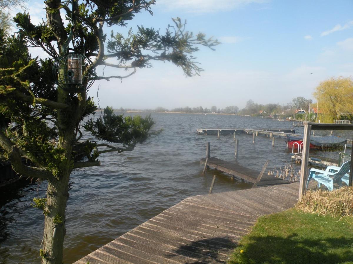 The Outpost - enjoy our charming lakehouse at Reeuwijkse Plassen - near Gouda Villa Buitenkant foto