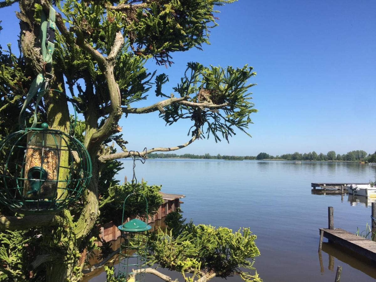 The Outpost - enjoy our charming lakehouse at Reeuwijkse Plassen - near Gouda Villa Buitenkant foto