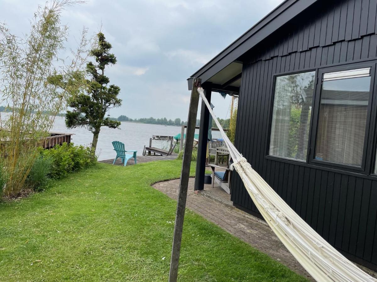 The Outpost - enjoy our charming lakehouse at Reeuwijkse Plassen - near Gouda Villa Buitenkant foto