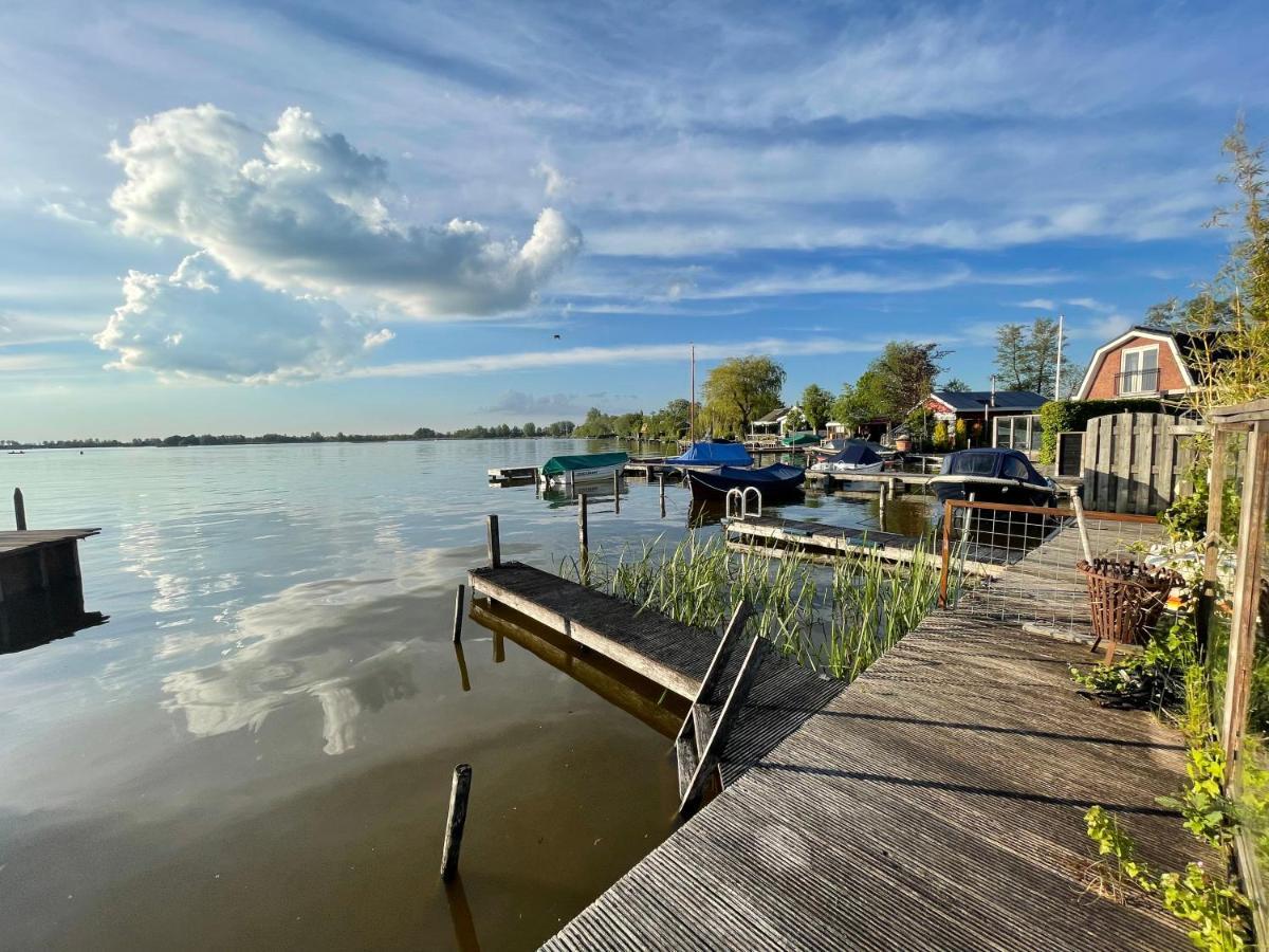 The Outpost - enjoy our charming lakehouse at Reeuwijkse Plassen - near Gouda Villa Buitenkant foto