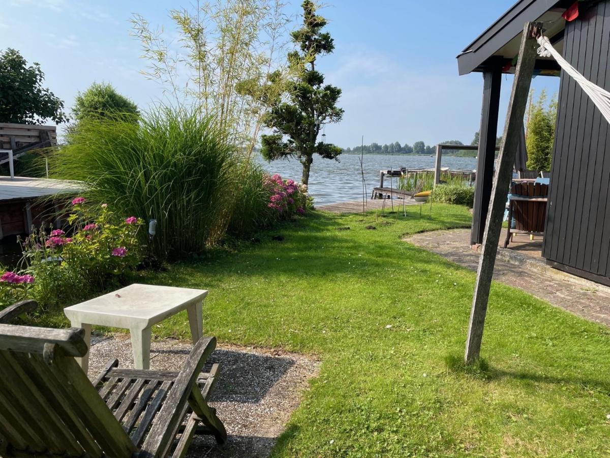 The Outpost - enjoy our charming lakehouse at Reeuwijkse Plassen - near Gouda Villa Buitenkant foto