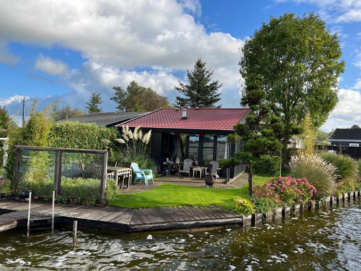 The Outpost - enjoy our charming lakehouse at Reeuwijkse Plassen - near Gouda Villa Buitenkant foto