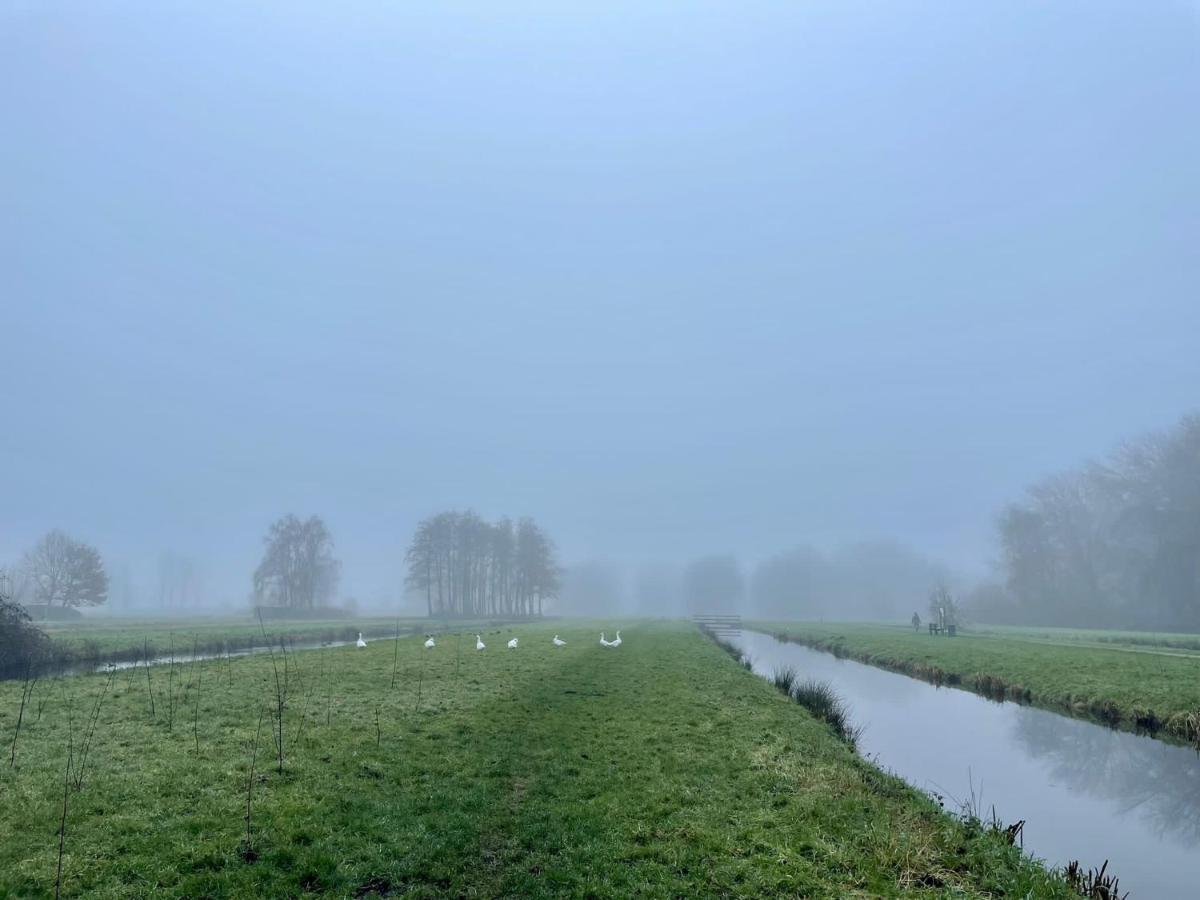 The Outpost - enjoy our charming lakehouse at Reeuwijkse Plassen - near Gouda Villa Buitenkant foto